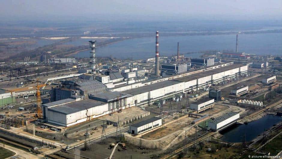 Una foresta ha preso fuoco nella zona di esclusione contaminata attorno all'ex centrale nucleare di Chernobyl in Ucraina sabato 4 aprile 2020, radiazione, radiazioni
